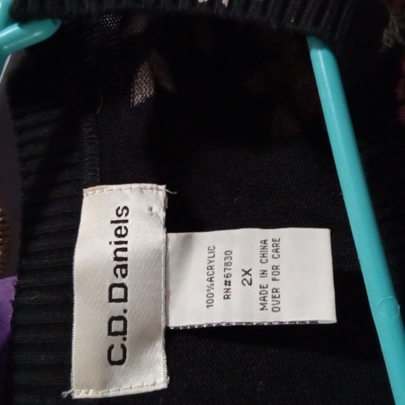 C d daniels soft floral sweater.plus size 2x. Nwot! - Picture 2 of 3